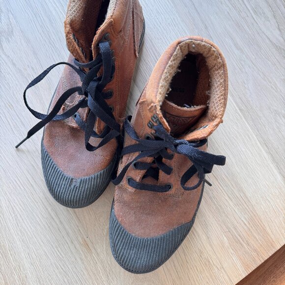 Vintage Guess Sneakers - Picture 3 of 7